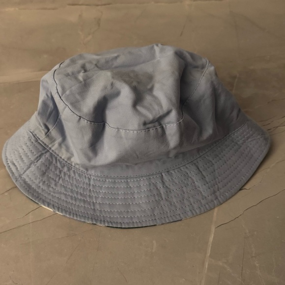 Reversible bucket hat - Picture 2 of 3